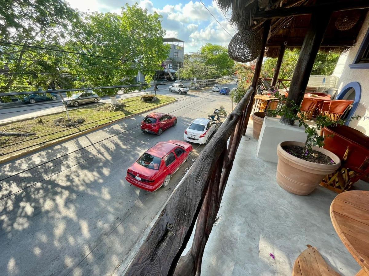 Mio Tulum Hotel Boutique Exterior foto View of the street from a balcony